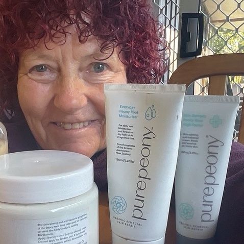 Tub of 500ml Pure Peony High Factor Skin Remedy - Pure Peony -500ml tub of our High Factor Peony Root Skin Remedy. 500ml tub of the Pure Peony High Factor Peony Root Skin Remedy. For people who use our product regularly this is the most economical way to purchase it. The cream comes in a 500ml tub with a screw top. *Please note if you order this from outside NZ we will ship you 6x80ml tubes and a 20ml tube as we cannot ship a tub of 500mls by International express shipping.